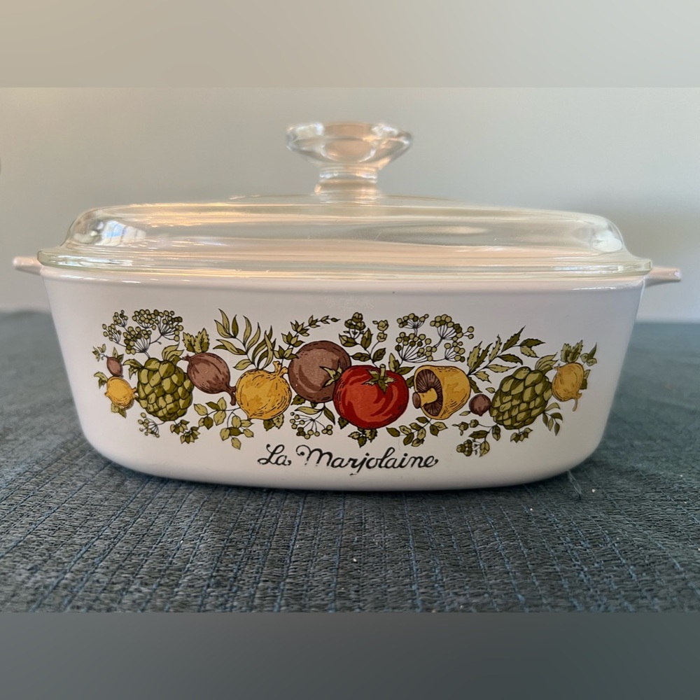 VINTAGE Corningware “Spice of Life” with Lid!